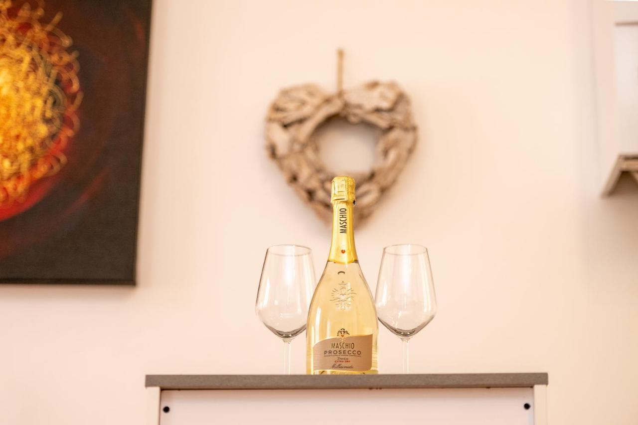 Portatorre Suite, A Charming Apartment In The Heart Of Como, Free Private Parking, Air Conditioning & More! 외부 사진
