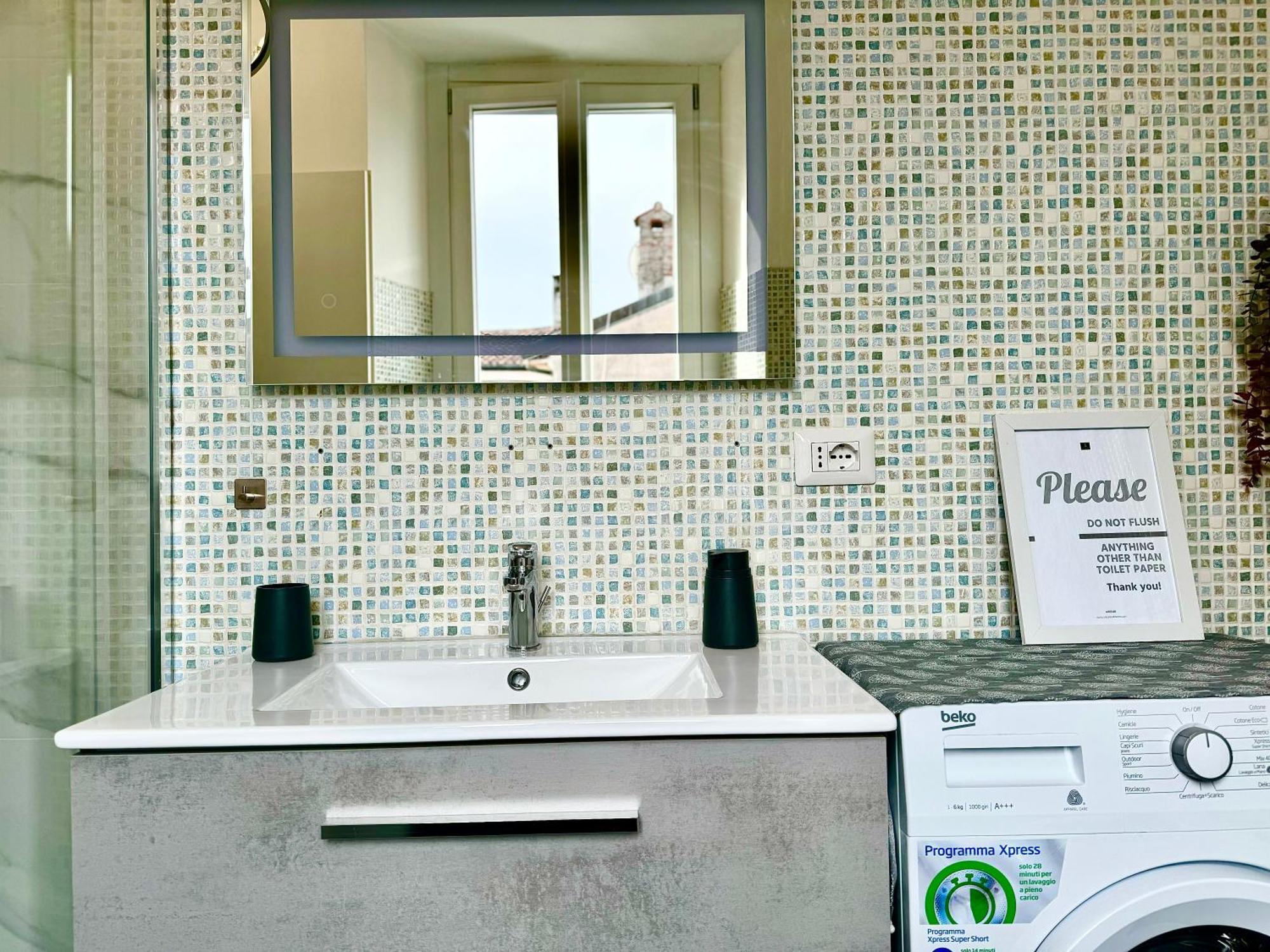 Portatorre Suite, A Charming Apartment In The Heart Of Como, Free Private Parking, Air Conditioning & More! 외부 사진